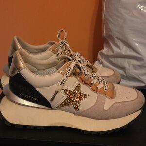 Vintage Havana Women's Sneakers with Gold and Black Accents